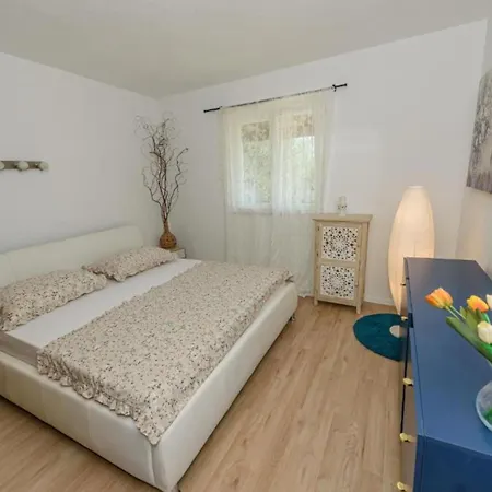 One Bedroom With Sea View *